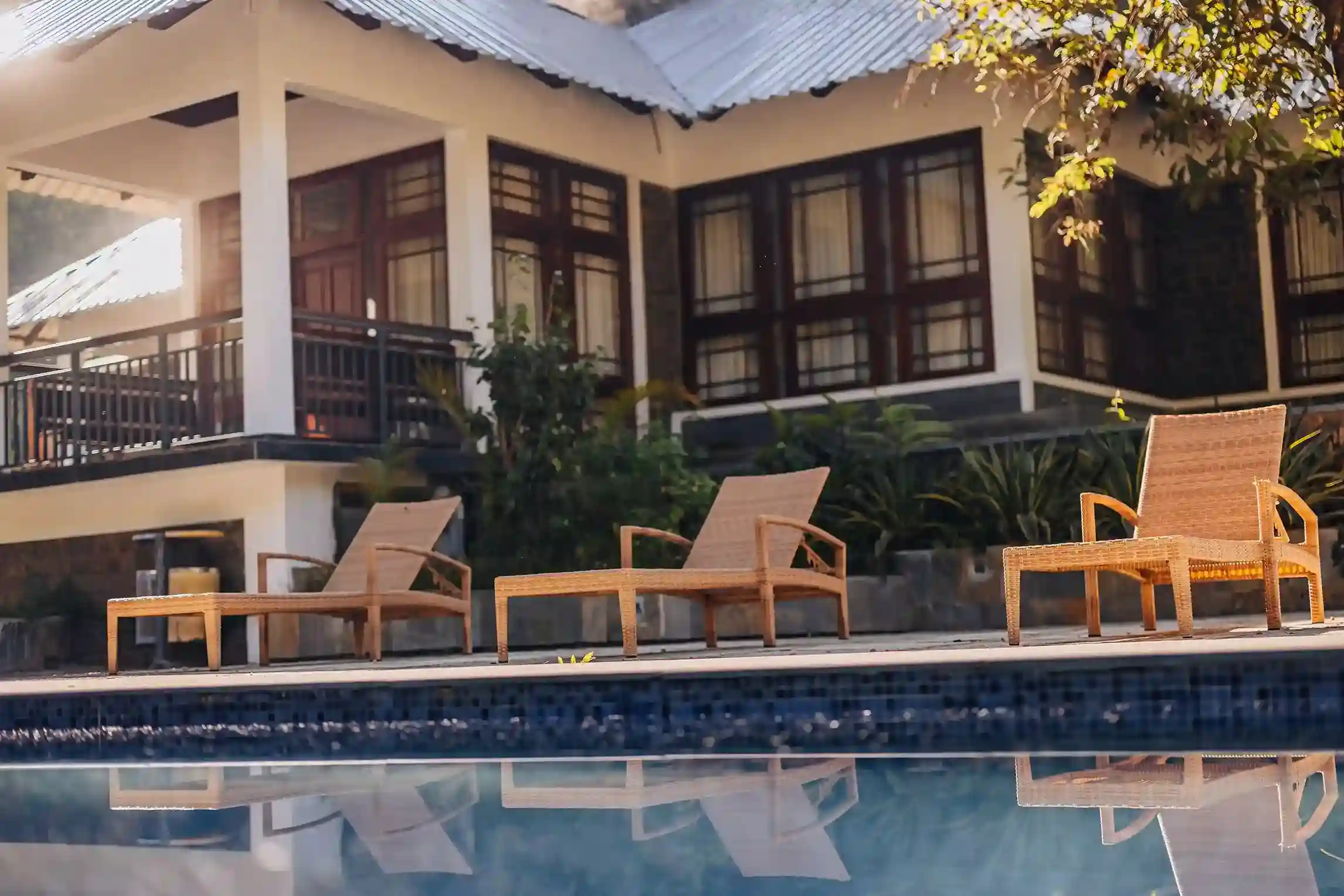 resorts in Munnar with swimming pool